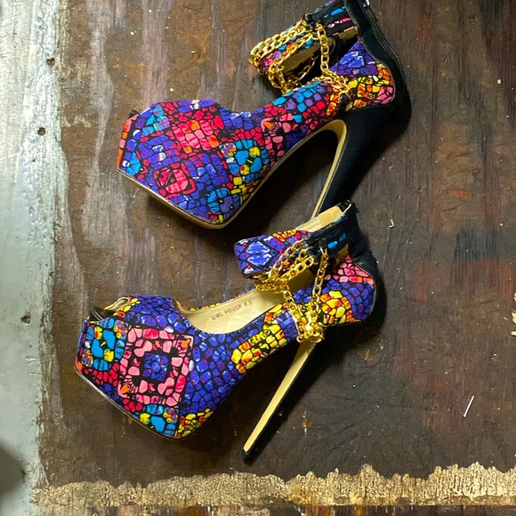 Shoes - Picture 2 of 4